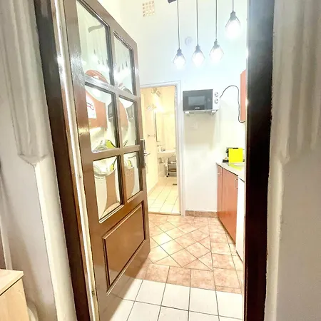 Small Cosy Near The Famous Westend Center Budapeşte