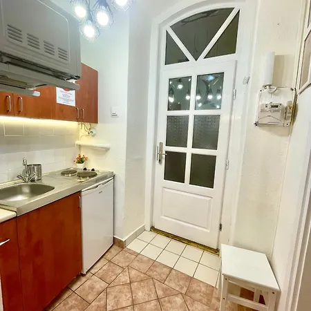 Small Cosy Near The Famous Westend Center Daire Budapeşte