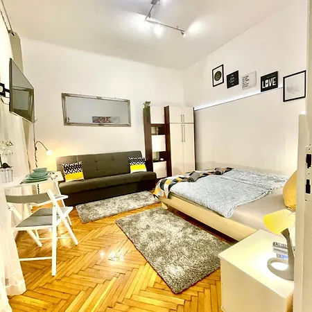 Daire Small Cosy Near The Famous Westend Center