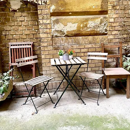 Small Cosy Near The Famous Westend Center Βουδαπέστη