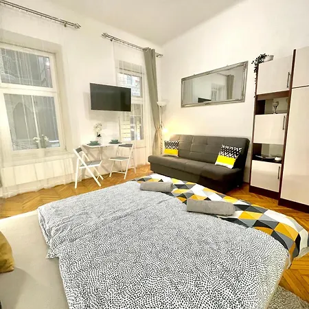 Appartement Small Cosy Near The Famous Westend Center *