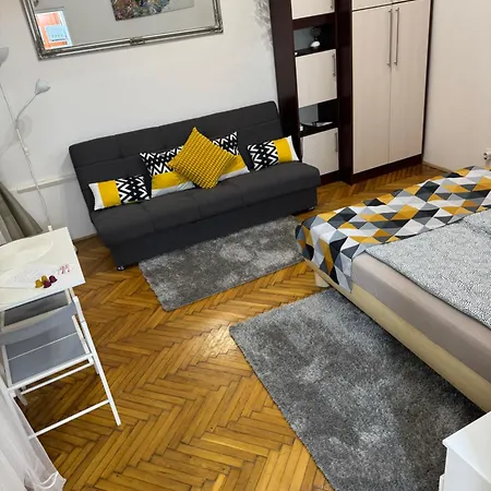 Small Cosy Near The Famous Westend Center Apartment Budapest