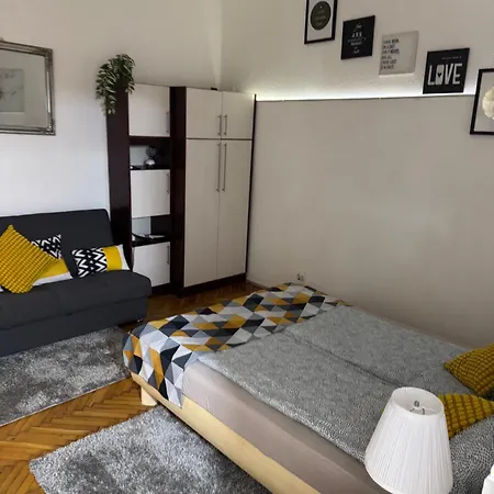Small Cosy Near The Famous Westend Center Daire Budapeşte