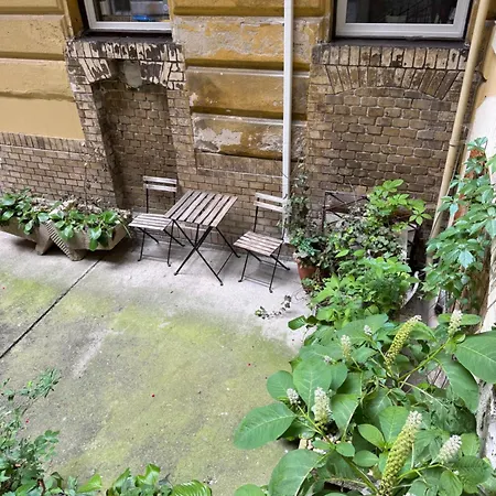 Small Cosy Near The Famous Westend Center Budapest