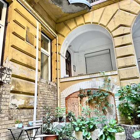 Apartament Small Cosy Near The Famous Westend Center *