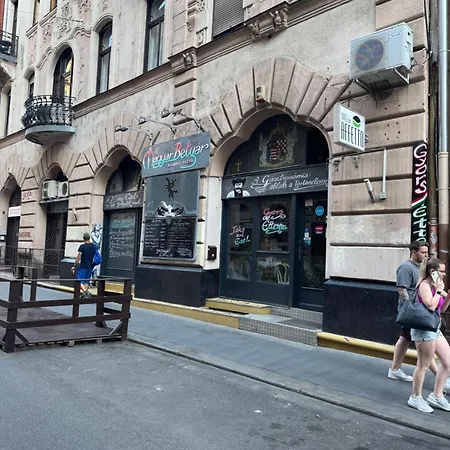 Small Cosy Near The Famous Westend Center Διαμέρισμα Βουδαπέστη