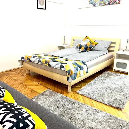 Small Cosy Near The Famous Westend Center Daire Budapeşte