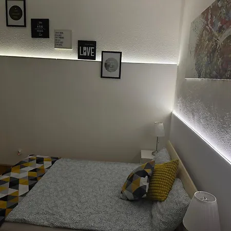 Daire Small Cosy Near The Famous Westend Center