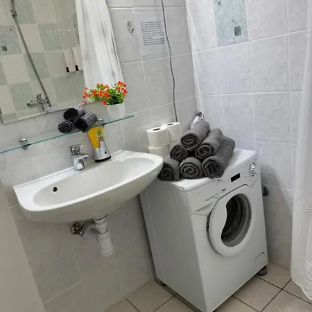 Small Cosy Near The Famous Westend Center Appartement *
