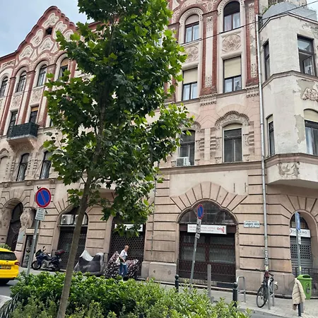 Small Cosy Near The Famous Westend Center *
